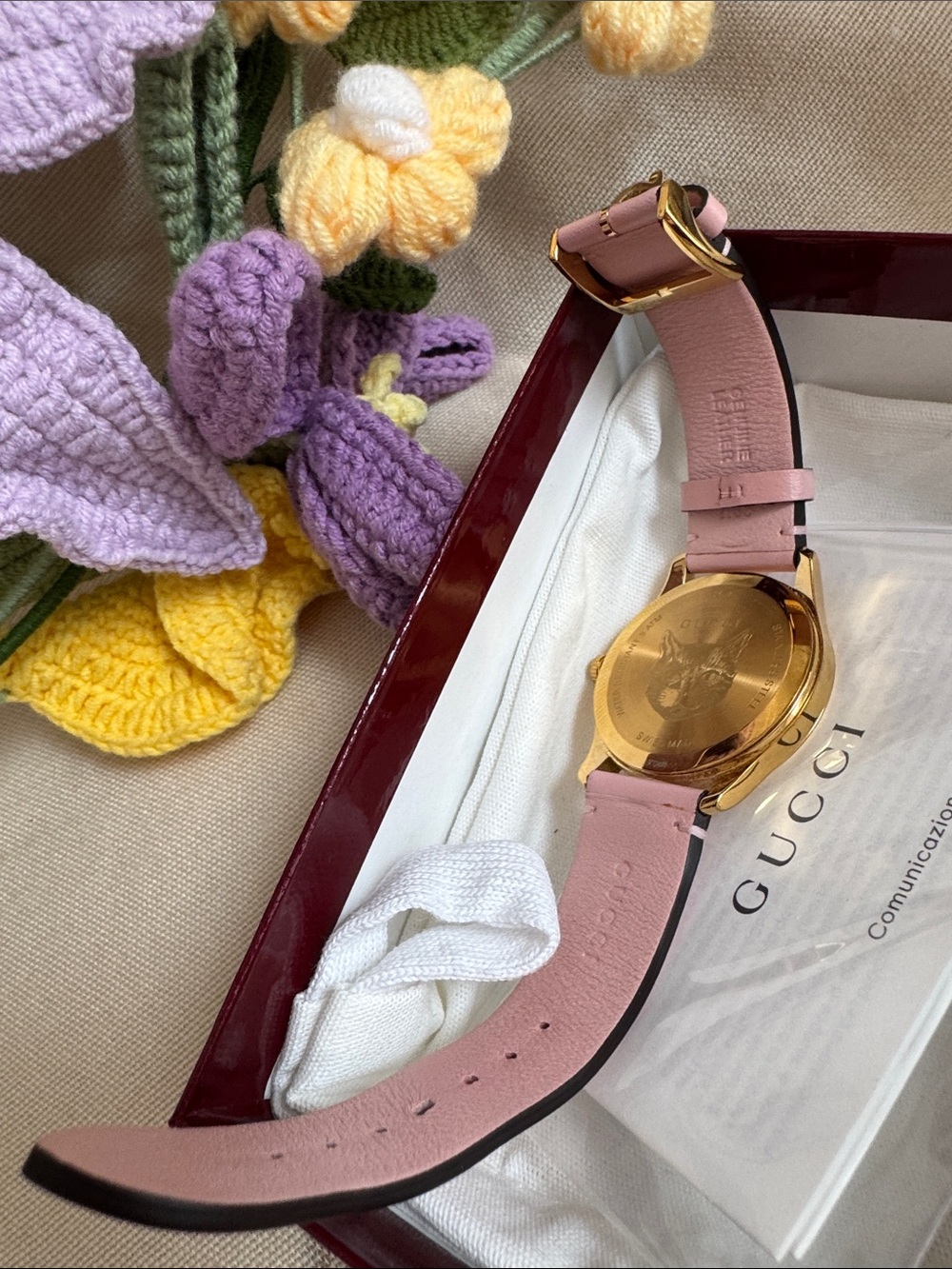 Gucci Pink Leather Watch with Gold-Tone Cat Motif Dial - Picture 2 of 2